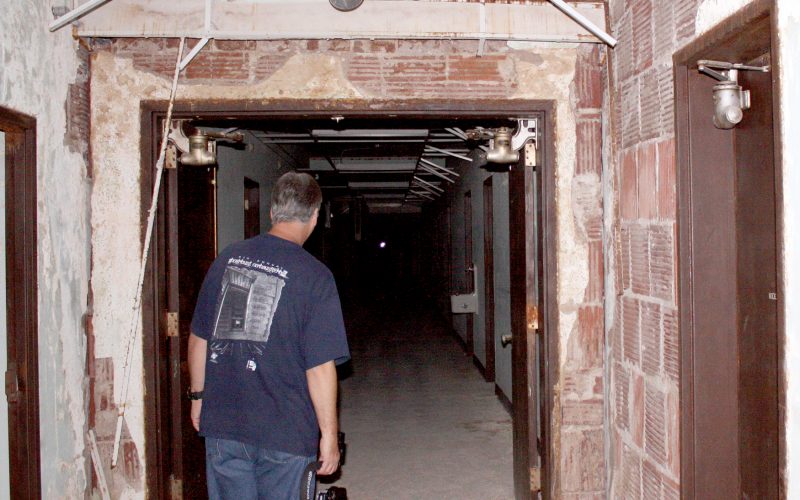 Ghost Hunters: Paranormal Group Investigates Hauntings