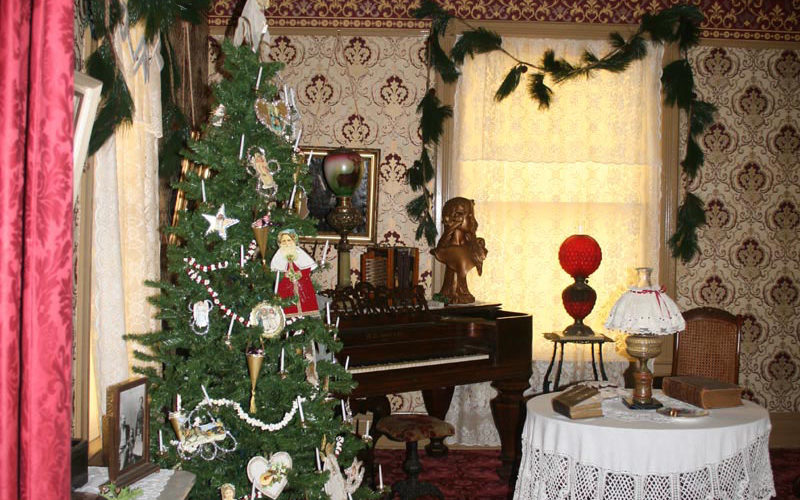<br>Rogers Historical Museum celebrates with holiday open house